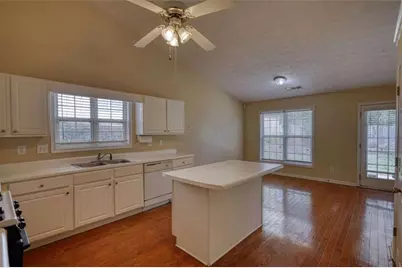 565 Ambur Lake Dr, Lawrenceville, GA 30043 - Photo 15