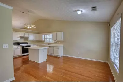 565 Ambur Lake Dr, Lawrenceville, GA 30043 - Photo 17