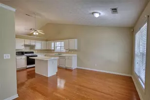 565 Ambur Lake Dr, Lawrenceville, GA 30043 - Photo 17