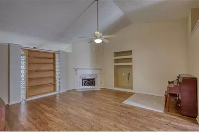 565 Ambur Lake Dr, Lawrenceville, GA 30043 - Photo 5