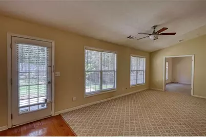 565 Ambur Lake Dr, Lawrenceville, GA 30043 - Photo 19