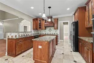 760 Links View Dr, Sugar Hill, GA 30518 - Photo 7