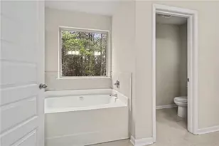 2464 Hanover Woods Rd, Lithonia, GA 30058 - Photo 23