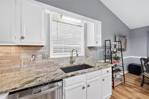 910 Prestonwood Dr, Lawrenceville, GA 30043 - Photo 9