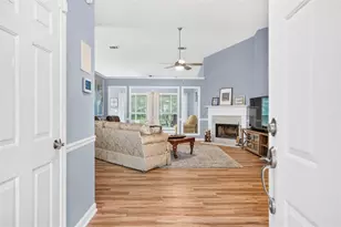 910 Prestonwood Dr, Lawrenceville, GA 30043 - Photo 3