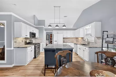 910 Prestonwood Drive, Lawrenceville, GA 30043 - Photo 11
