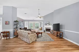 910 Prestonwood Dr, Lawrenceville, GA 30043 - Photo 5