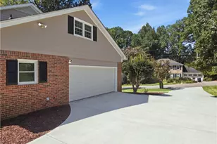 5157 Lakesprings Dr, Atlanta, GA 30338 - Photo 11