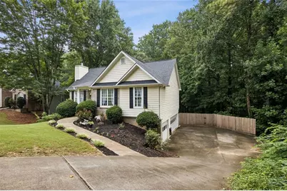 1889 Gray Gables Way NE, Buford, GA 30519 - Photo 3