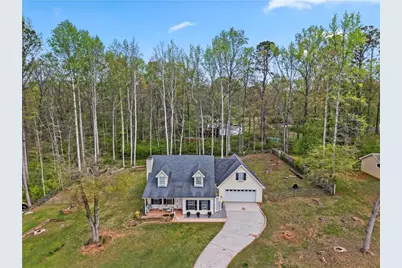 135 Creekview Dr, Newnan, GA 30263 - Photo 1