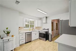 135 Creekview Dr, Newnan, GA 30263 - Photo 11