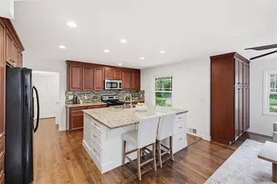 445 Forest Hills Drive, Atlanta, GA 30342 - Photo 5