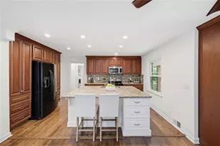 445 Forest Hills Dr, Atlanta, GA 30342 - Photo 3