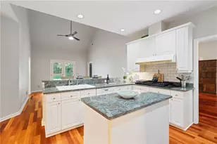 802 Lakeglen Dr, Suwanee, GA 30024 - Photo 15
