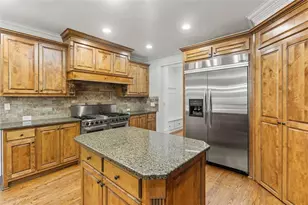 2452 Walkers Glen Ln, Buford, GA 30519 - Photo 23