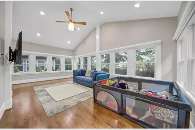 1041 Pine Grove Avenue NE, Atlanta, GA 30319 - Photo 9