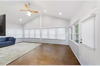 1041 Pine Grove Avenue NE, Atlanta, GA 30319 - Photo 11