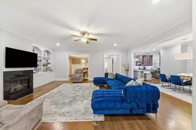 1041 Pine Grove Avenue NE, Atlanta, GA 30319 - Photo 5