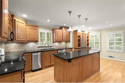 2185 Wenlok Trail NE, Marietta, GA 30066 - Photo 3
