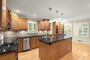 2185 Wenlok Trail NE, Marietta, GA 30066 - Photo 3