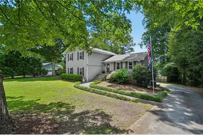 4852 Arrowhead Trail West SW, Lilburn, GA 30047 - Photo 3