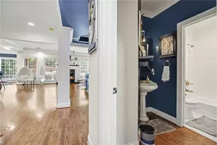 6375 Glenridge Dr, Sandy Springs, GA 30328 - Photo 5