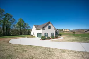 540 Brookside Ln, Hoschton, GA 30548 - Photo 3