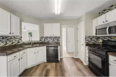 8550 Lakemeadow Drive, Union City, GA 30291 - Photo 13