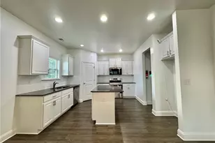 320 Brks Vlg Dr, Pendergrass, GA 30567 - Photo 7
