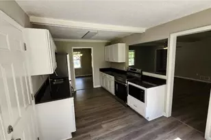 1007 Strawberry Ln, Ellenwood, GA 30294 - Photo 3