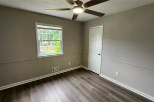 1007 Strawberry Ln, Ellenwood, GA 30294 - Photo 9