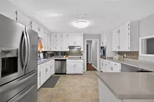 1561 Bentwood Dr SW, Lilburn, GA 30047 - Photo 3