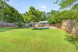1561 Bentwood Dr SW, Lilburn, GA 30047 - Photo 37