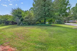 1561 Bentwood Dr SW, Lilburn, GA 30047 - Photo 45
