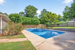1561 Bentwood Dr SW, Lilburn, GA 30047 - Photo 33