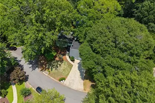 700 Cedar Knoll Dr, Roswell, GA 30076 - Photo 45