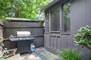 1657 Laurel Ave NW, Atlanta, GA 30318 - Photo 37