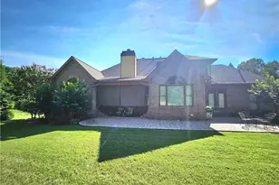 930 Chateau Forest Rd, Hoschton, GA 30548 - Photo 7