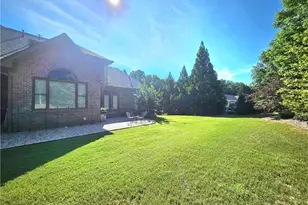 930 Chateau Forest Rd, Hoschton, GA 30548 - Photo 9