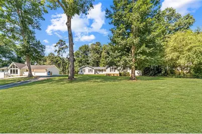 3245 Village Glen Trail S, Snellville, GA 30039 - Photo 5