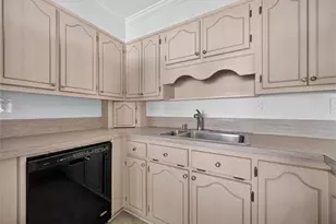 3245 Village Glen Trail S, Snellville, GA 30039 - Photo 15