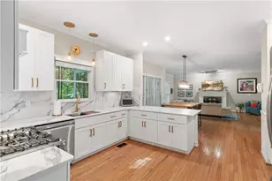1365 Mayfield Manor Dr, Alpharetta, GA 30009 - Photo 5