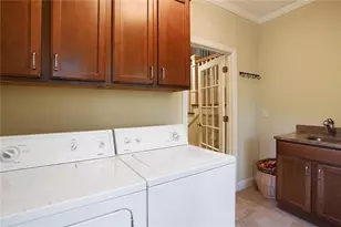 1084 Country Ln NE, Atlanta, GA 30324 - Photo 15