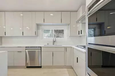 1583 Nantahalla Drive NE, Atlanta, GA 30329 - Photo 3