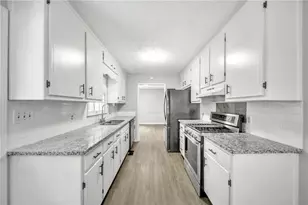 608 Wood Ridge Dr, Woodstock, GA 30189 - Photo 3