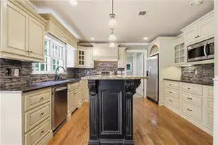 2416 Westport Circle SW, Marietta, GA 30064 - Photo 9