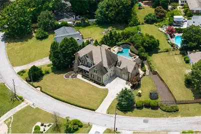 1084 West Nancy Creek Drive NE, Atlanta, GA 30319 - Photo 3
