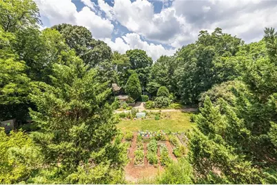 1318 Axis Circle NE, Atlanta, GA 30307 - Photo 25