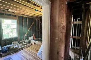 1241 Lyle Ave, East Point, GA 30344 - Photo 9