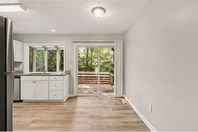 5182 Manitou Way, Stone Mountain, GA 30087 - Photo 9